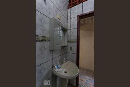 Banheiro de casa à venda com 3 quartos, 250m² em Santo Antônio, Porto Alegre