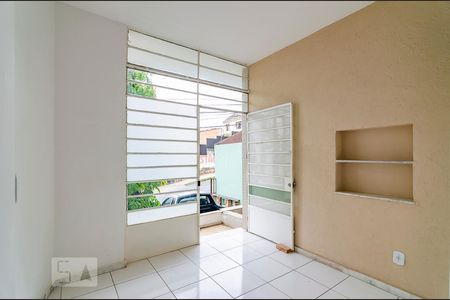 Entrada de casa para alugar com 1 quarto, 70m² em Lagoinha, Belo Horizonte