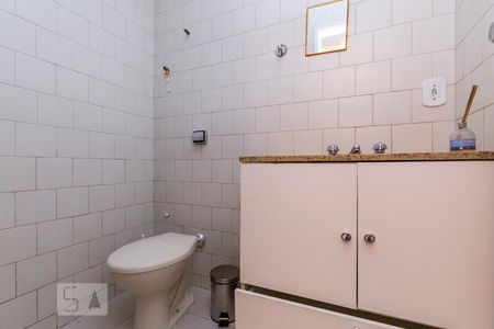 Banheiro de apartamento para alugar com 2 quartos, 70m² em Humaitá, Rio de Janeiro