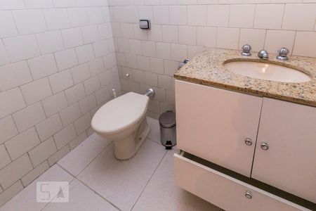 Banheiro de apartamento para alugar com 2 quartos, 70m² em Humaitá, Rio de Janeiro