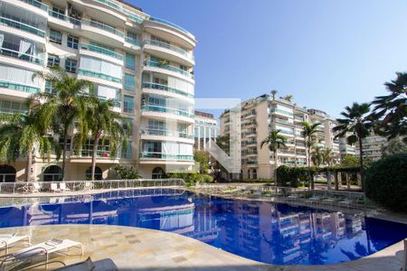 Apartamento para alugar com 97m², 2 quartos e 2 vagas Apartamento para alugar com 97m², 2 quartos e 2 vagasÁrea comum - Piscina