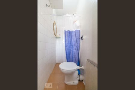 Banheiro de serviço de apartamento para alugar com 3 quartos, 75m² em Jardim Independência, São Paulo