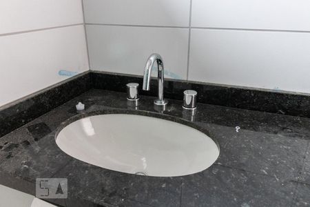 Casa de condomínio para alugar com 100m², 3 quartos e 2 vagas Casa de condomínio para alugar com 100m², 3 quartos e 2 vagasBanheiro social
