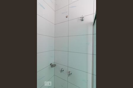 Casa de condomínio para alugar com 100m², 3 quartos e 2 vagas Casa de condomínio para alugar com 100m², 3 quartos e 2 vagasBanheiro da suite