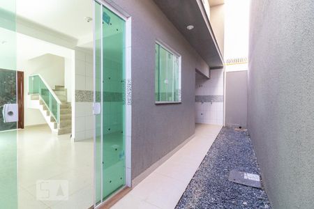 Casa de condomínio para alugar com 100m², 3 quartos e 2 vagas Casa de condomínio para alugar com 100m², 3 quartos e 2 vagasÁrea externa nos fundos