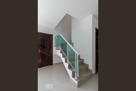 Casa de condomínio para alugar com 100m², 3 quartos e 2 vagas Casa de condomínio para alugar com 100m², 3 quartos e 2 vagasAcesso segundo piso