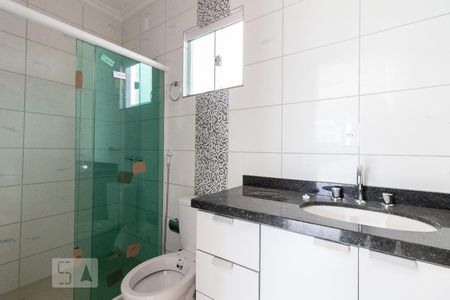 Casa de condomínio para alugar com 100m², 3 quartos e 2 vagas Casa de condomínio para alugar com 100m², 3 quartos e 2 vagasBanheiro da Suíte