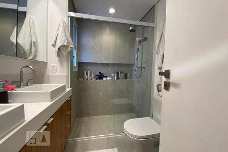 Apartamento à venda com 240m², 3 quartos e 2 vagasBanheiro da Suíte 1