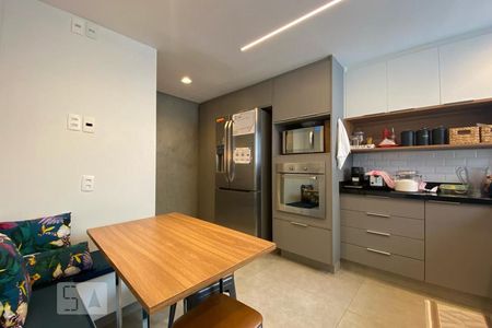 Apartamento à venda com 240m², 3 quartos e 2 vagasCozinha