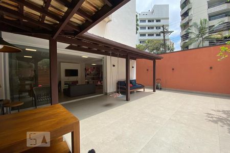 Apartamento à venda com 240m², 3 quartos e 2 vagasVaranda