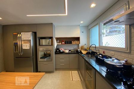 Apartamento à venda com 240m², 3 quartos e 2 vagasCozinha