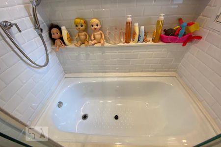 Apartamento à venda com 240m², 3 quartos e 2 vagasBanheira