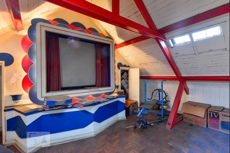 Casa à venda com 280m², 4 quartos e 3 vagassótão cinema