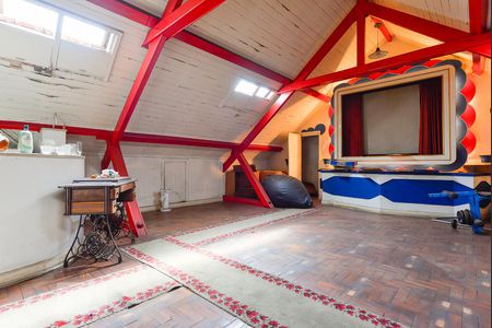 Casa à venda com 280m², 4 quartos e 3 vagassótão cinema