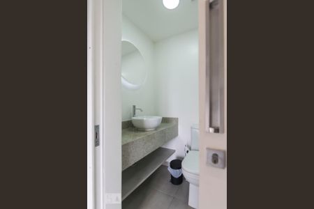 Apartamento para alugar com 60m², 2 quartos e 2 vagasBanheiro social 