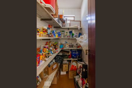 Casa de condomínio à venda com 540m², 5 quartos e 8 vagasDespensa