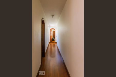 Casa de condomínio à venda com 540m², 5 quartos e 8 vagasCorredor