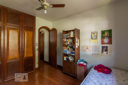 Casa de condomínio à venda com 540m², 5 quartos e 8 vagasQuarto 4