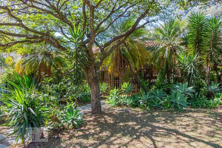 Casa de condomínio à venda com 540m², 5 quartos e 8 vagasFachada Casa