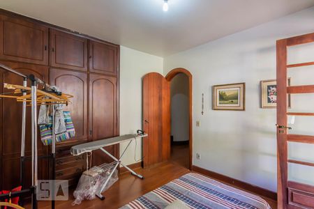 Casa de condomínio à venda com 540m², 5 quartos e 8 vagasQuarto 1