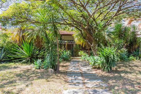 Casa de condomínio à venda com 540m², 5 quartos e 8 vagasFachada Casa