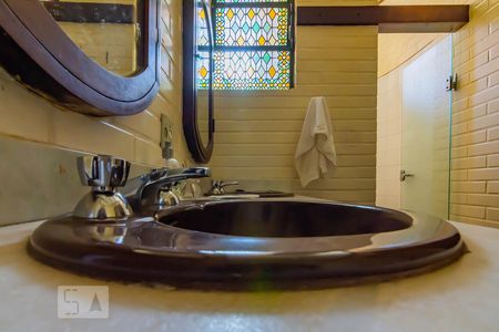 Casa de condomínio à venda com 540m², 5 quartos e 8 vagasTorneira Banheiro Social