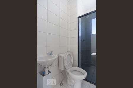 Banheiro de apartamento à venda com 2 quartos, 48m² em Jardim do Lago Continuação, Campinas