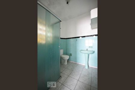 Banheiro de casa para alugar com 1 quarto, 60m² em Ferreira, São Paulo