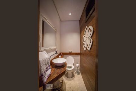 Casa de condomínio para alugar com 450m², 5 quartos e 2 vagas Casa de condomínio para alugar com 450m², 5 quartos e 2 vagasLavabo 1