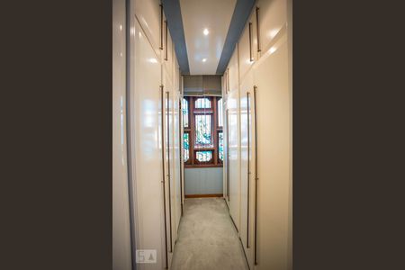 Casa de condomínio para alugar com 450m², 5 quartos e 2 vagas Casa de condomínio para alugar com 450m², 5 quartos e 2 vagasCloset da suíte