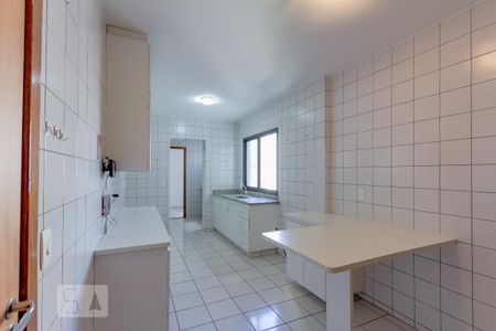 Apartamento para alugar com 135m², 4 quartos e 2 vagas Apartamento para alugar com 135m², 4 quartos e 2 vagasCozinha