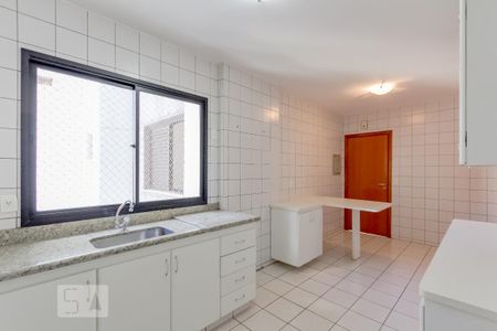 Apartamento para alugar com 135m², 4 quartos e 2 vagas Apartamento para alugar com 135m², 4 quartos e 2 vagasCozinha