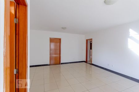 Apartamento para alugar com 135m², 4 quartos e 2 vagas Apartamento para alugar com 135m², 4 quartos e 2 vagasSala