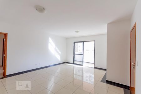 Apartamento para alugar com 135m², 4 quartos e 2 vagas Apartamento para alugar com 135m², 4 quartos e 2 vagasSala