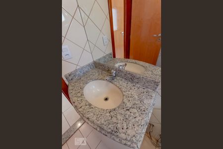 Apartamento para alugar com 135m², 4 quartos e 2 vagas Apartamento para alugar com 135m², 4 quartos e 2 vagasBanheiro social
