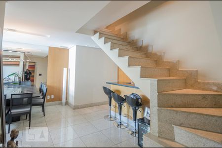 Apartamento para alugar com 125m², 2 quartos e 2 vagasSala