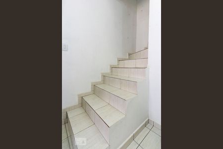 Escada de casa de condomínio à venda com 2 quartos, 120m² em Vila Domitila, São Paulo