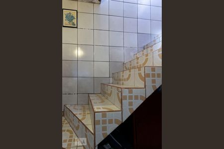 Casa de condomínio à venda com 120m², 2 quartos e 2 vagasEscada