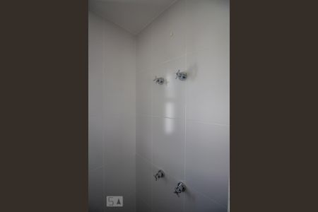 Banheiro social detalhe de apartamento para alugar com 1 quarto, 36m² em Sumarezinho, São Paulo