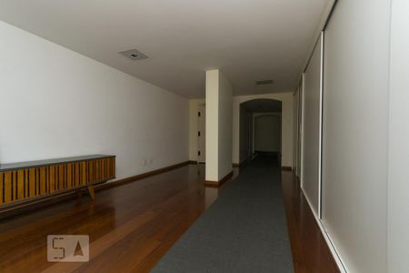Apartamento à venda com 86m², 2 quartos e 1 vaga Apartamento à venda com 86m², 2 quartos e 1 vagaHall