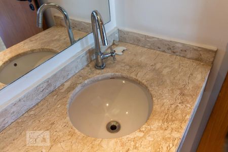 Apartamento para alugar com 120m², 3 quartos e 2 vagas Apartamento para alugar com 120m², 3 quartos e 2 vagasDetalhe do Lavabo