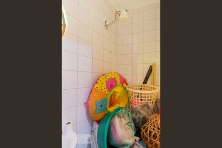 Casa à venda com 340m², 5 quartos e 4 vagas Casa à venda com 340m², 5 quartos e 4 vagasBanheiro de Serviço 2