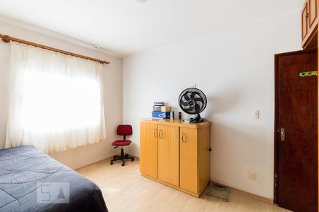 Casa à venda com 340m², 5 quartos e 4 vagas Casa à venda com 340m², 5 quartos e 4 vagasQuarto 2