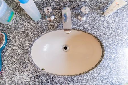 Casa à venda com 340m², 5 quartos e 4 vagas Casa à venda com 340m², 5 quartos e 4 vagasDetalhe banheiro da suíte