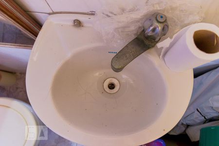 Casa à venda com 340m², 5 quartos e 4 vagas Casa à venda com 340m², 5 quartos e 4 vagasDetalhe banheiro de serviço 2