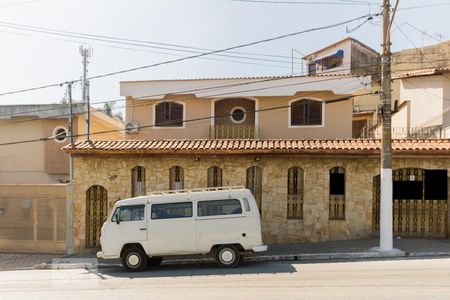 Casa à venda com 340m², 5 quartos e 4 vagas Casa à venda com 340m², 5 quartos e 4 vagasFachada