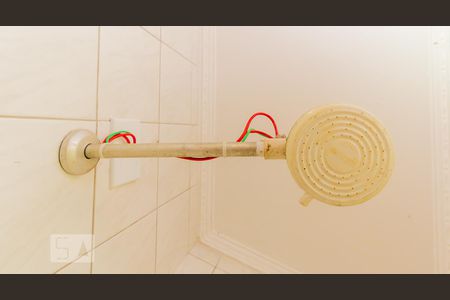 Casa à venda com 340m², 5 quartos e 4 vagas Casa à venda com 340m², 5 quartos e 4 vagasDetalhe banheiro de serviço 2