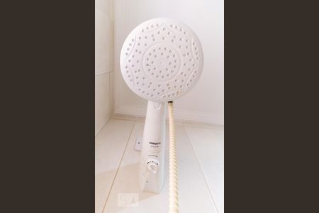 Casa à venda com 340m², 5 quartos e 4 vagas Casa à venda com 340m², 5 quartos e 4 vagasDetalhe banheiro de serviço 1