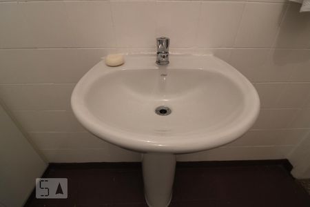 Apartamento para alugar com 87m², 3 quartos e sem vagaDetalhe do banheiro