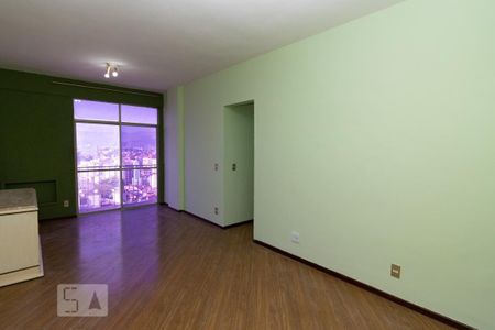 Apartamento à venda com 70m², 2 quartos e 1 vaga Apartamento à venda com 70m², 2 quartos e 1 vagaSala
